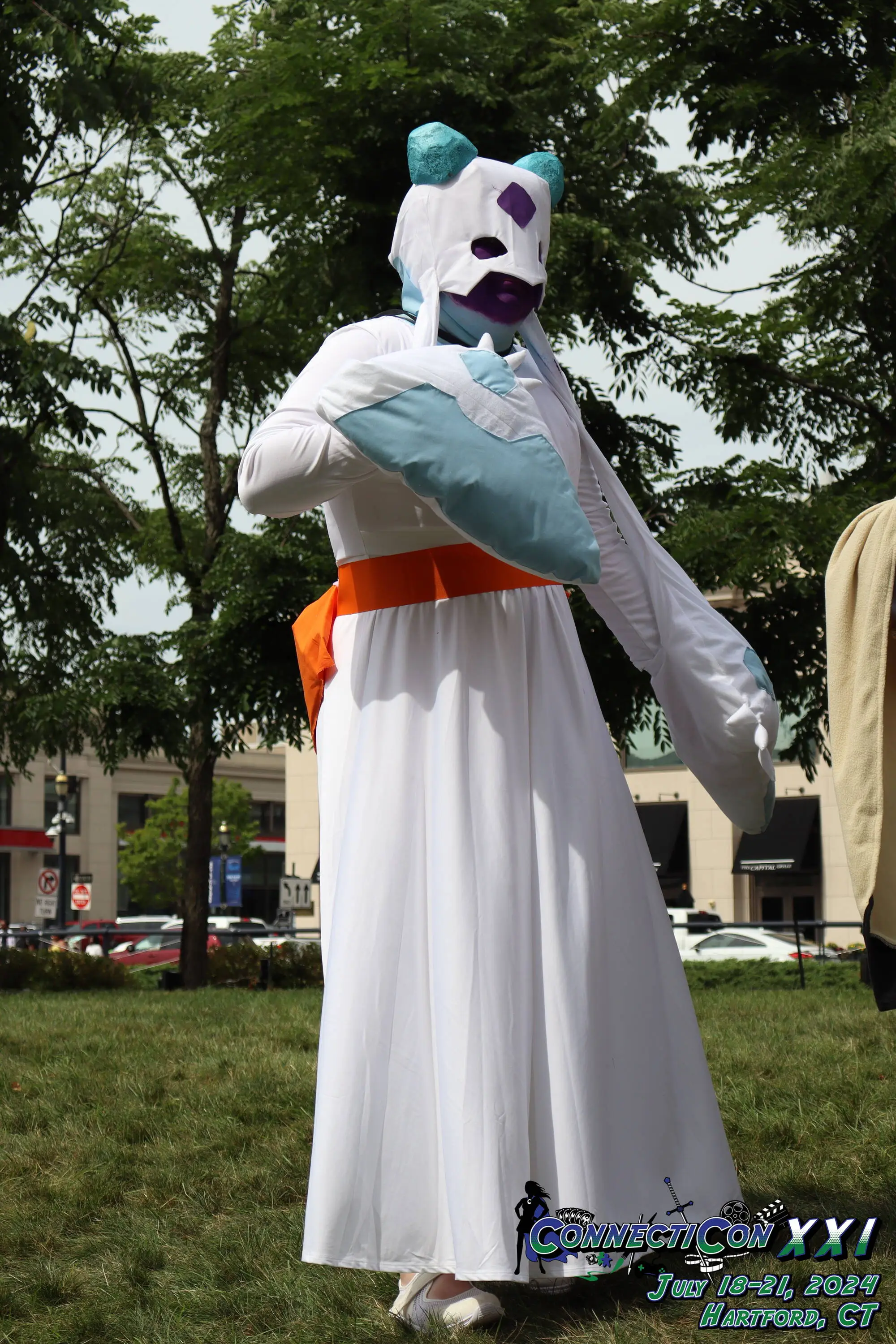 Me posed as Frosslass outside